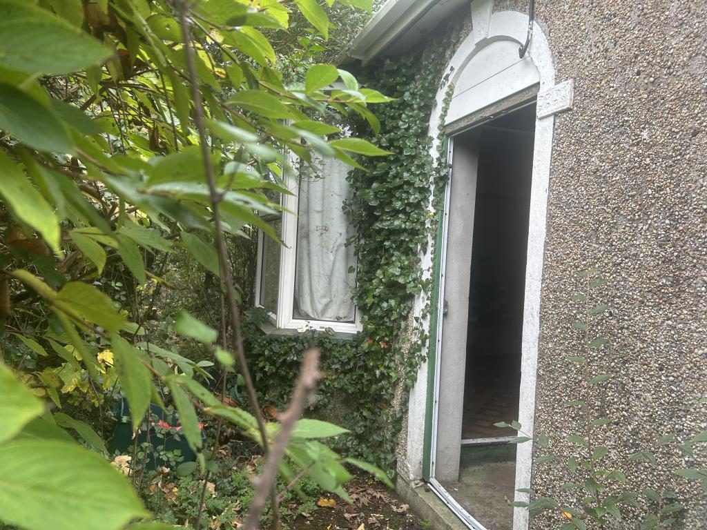 Lot: 126 - DETACHED BUNGALOW FOR UPDATING OR REPLACEMENT - Partial front elevation